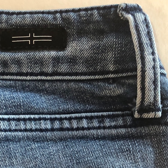 Liverpool Michelle Capri Light Wash (10/30) - Picture 11 of 14